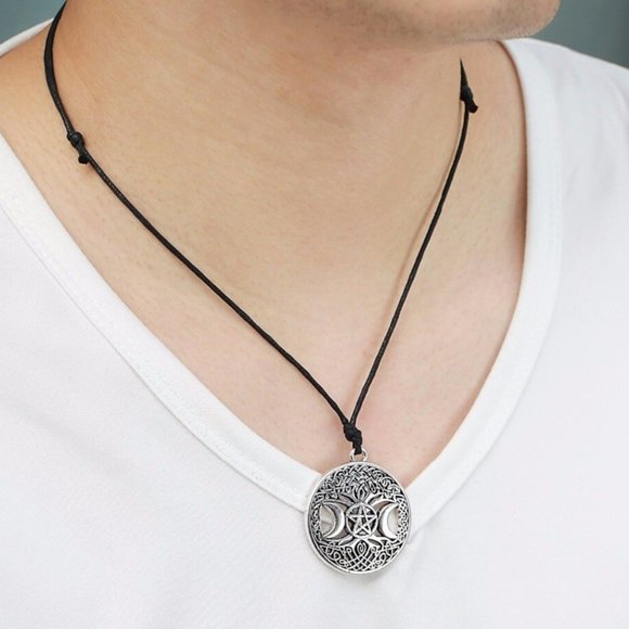 Wiccan triple moon & pentagram necklace - Picture 3 of 3